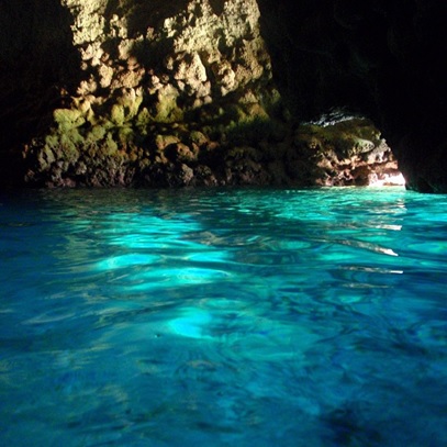 もうイタリアまで行かなくてもいい!?  世界に誇れる沖縄の青の洞窟！　